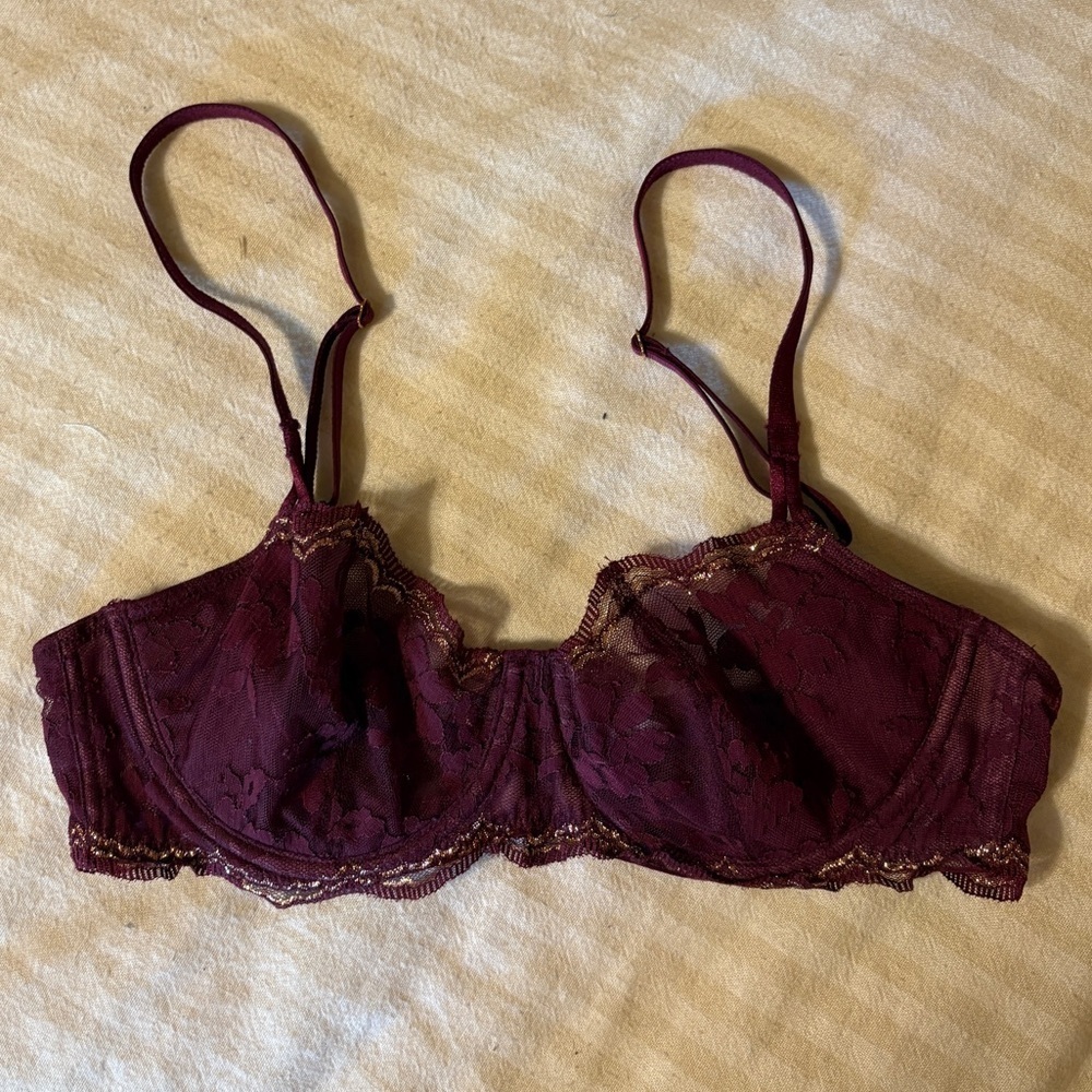 Victoria’s Secret Women’s Maroon & Gold Trim Bralette Size 34C